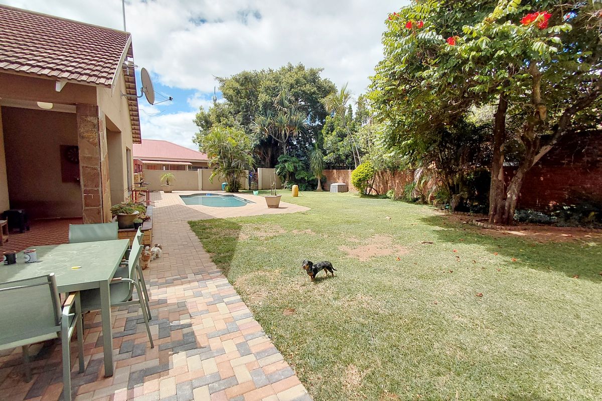 Spacious 3 Bedroom Home with Income-Generating Flatlet in Moregloed - Photo 2