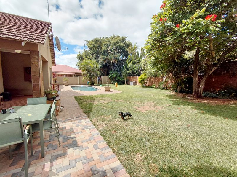 Spacious 3 Bedroom Home with Income-Generating Flatlet in Moregloed - Photo 2