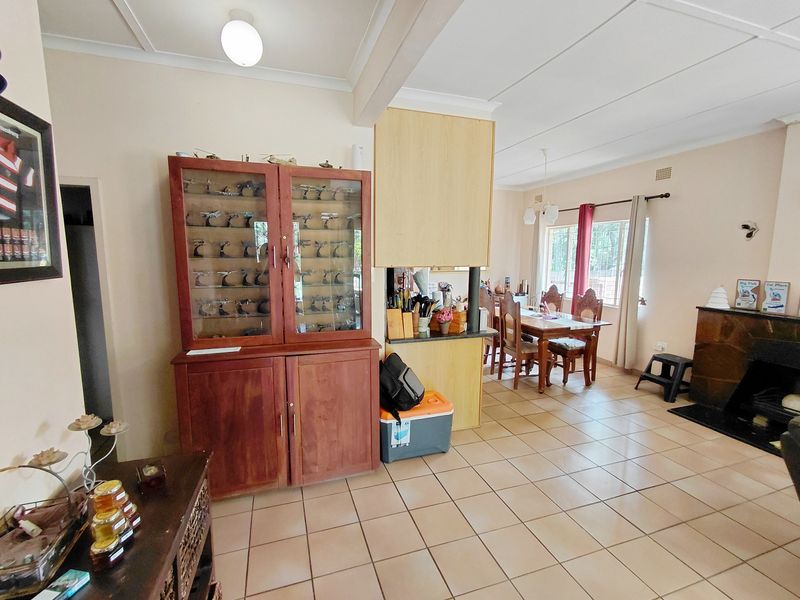 Spacious 3 Bedroom Home with Income-Generating Flatlet in Moregloed - Photo 9