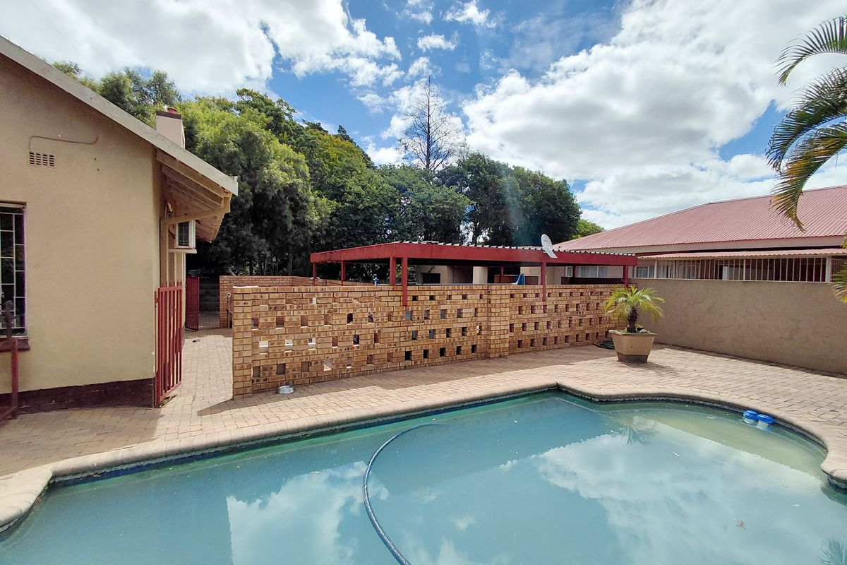 Spacious 3 Bedroom Home with Income-Generating Flatlet in Moregloed - Photo 3