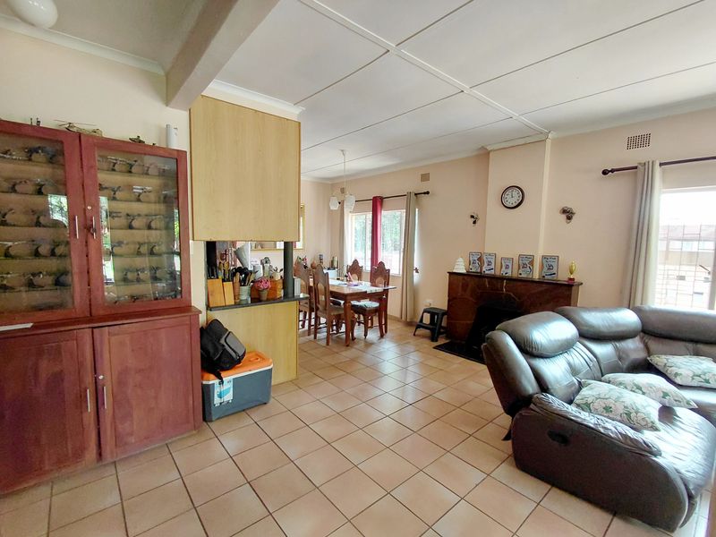 Spacious 3 Bedroom Home with Income-Generating Flatlet in Moregloed - Photo 8