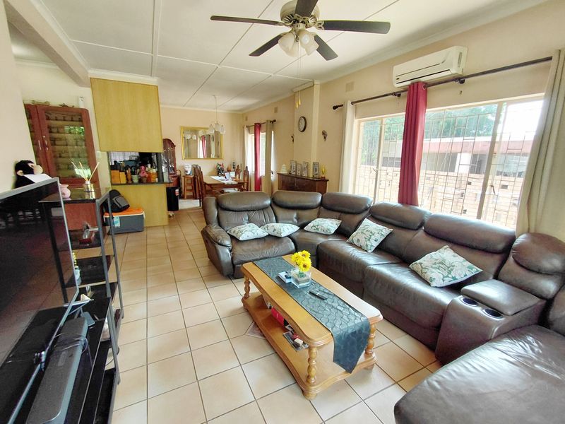 Spacious 3 Bedroom Home with Income-Generating Flatlet in Moregloed - Photo 6