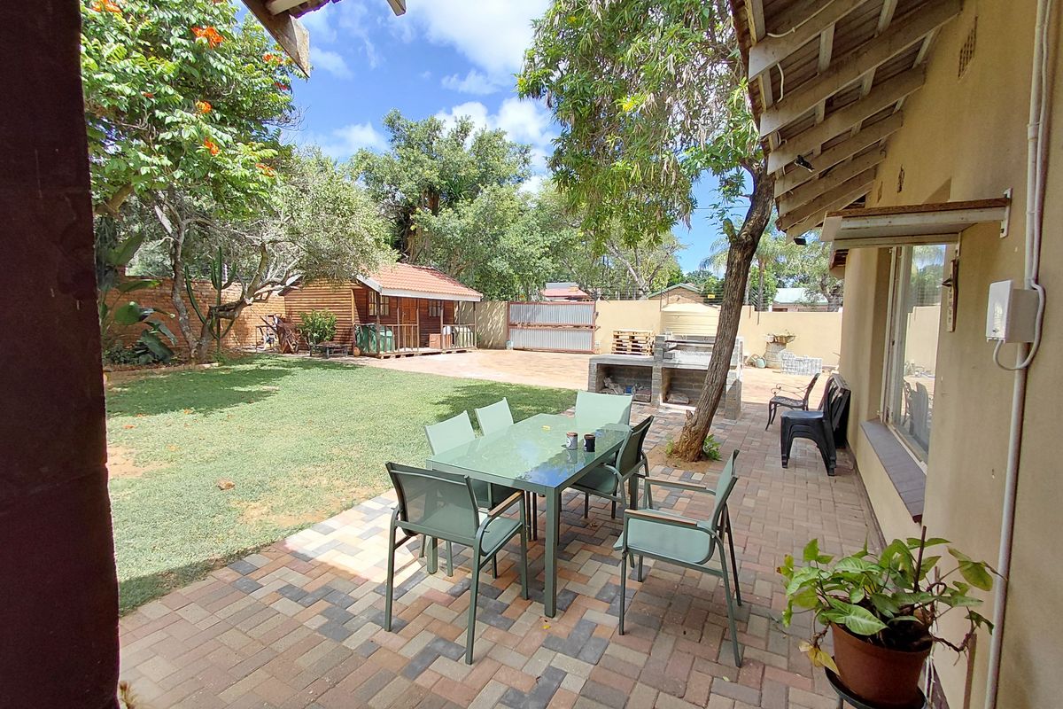 Spacious 3 Bedroom Home with Income-Generating Flatlet in Moregloed - Photo 4