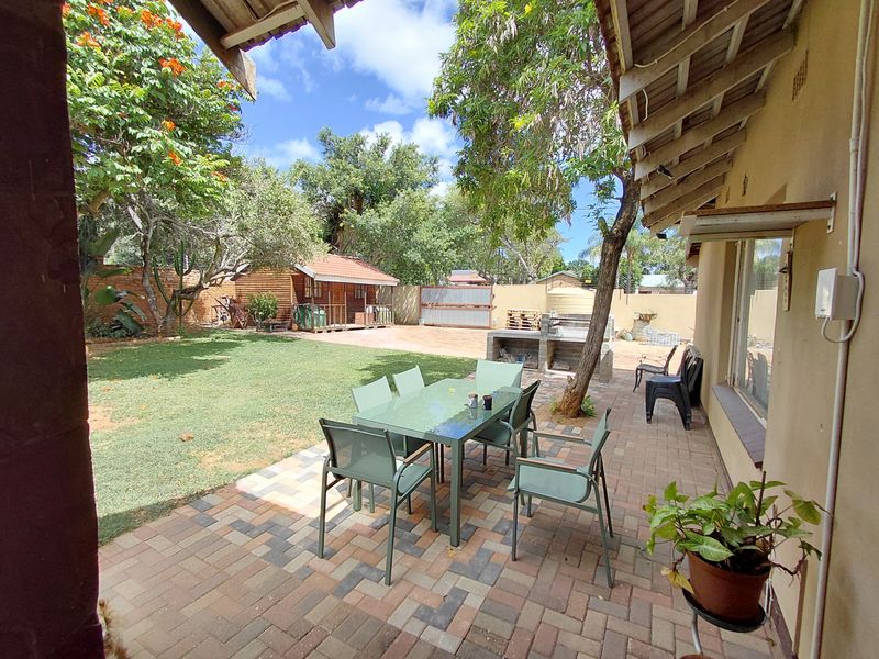 Spacious 3 Bedroom Home with Income-Generating Flatlet in Moregloed - Photo 4