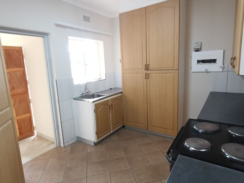 Recently renovated and ready to move in! - Photo 6