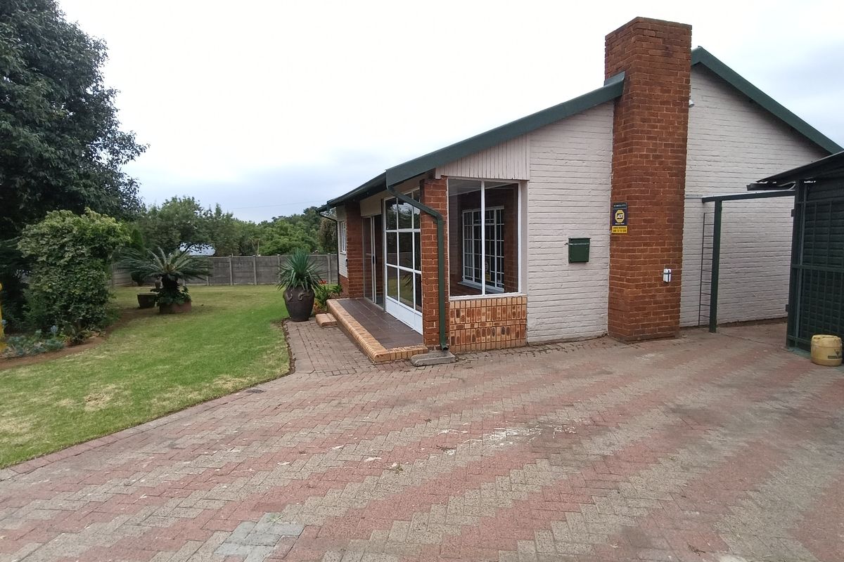 Recently renovated and ready to move in! - Photo 2