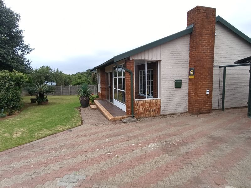 Recently renovated and ready to move in! - Photo 2