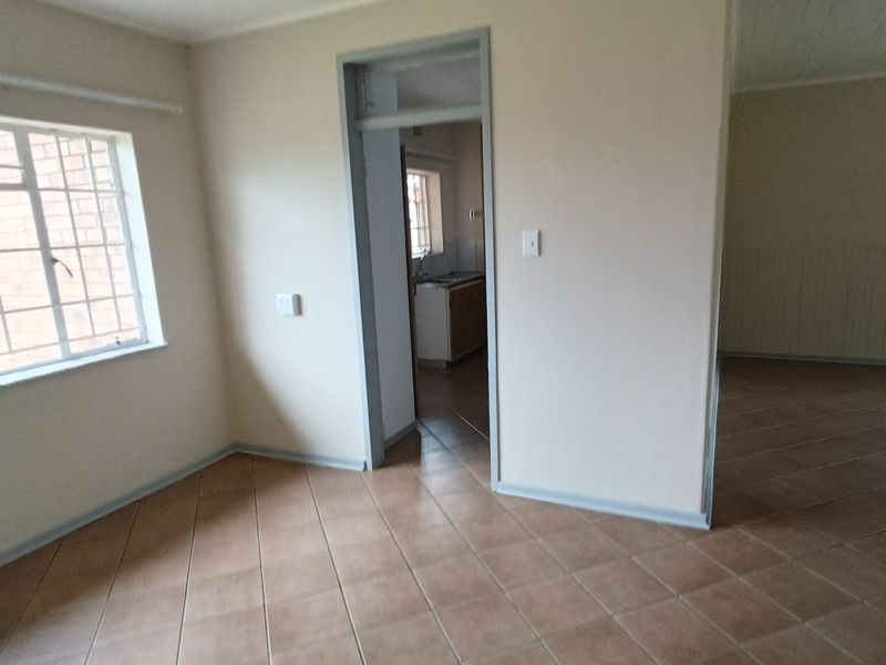 Recently renovated and ready to move in! - Photo 3