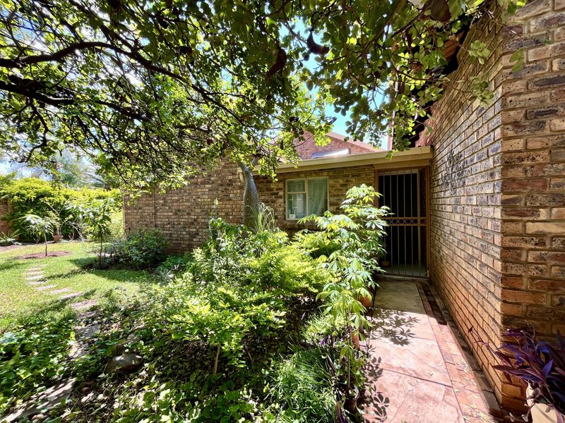 Immaculate & Picturette freestanding property for sale in Bela Bela - Photo 7