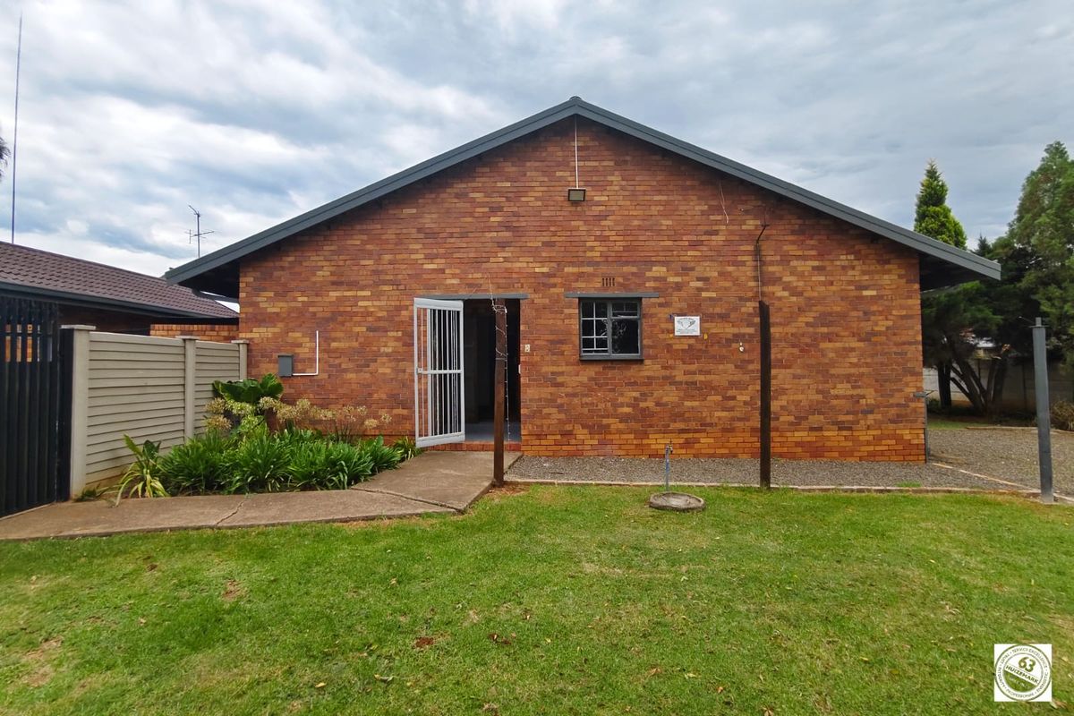 SPACIOUS FACE BRICK CHARMER, VAALPARK TO RENT! - Photo 2