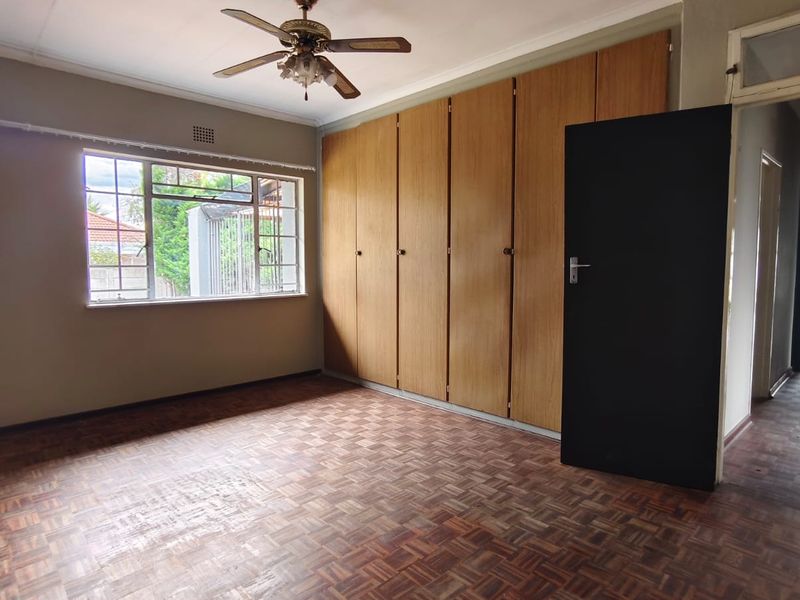 SPACIOUS FACE BRICK CHARMER, VAALPARK TO RENT! - Photo 4