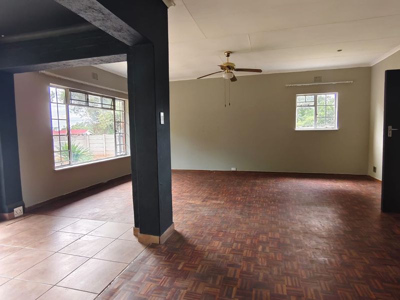 SPACIOUS FACE BRICK CHARMER, VAALPARK TO RENT! - Photo 9