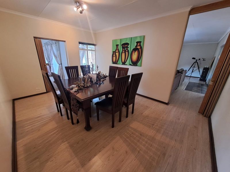Spacious 3 Bedroom Double-Storey Family Home with Flatlet in Three Rivers East. - Photo 6