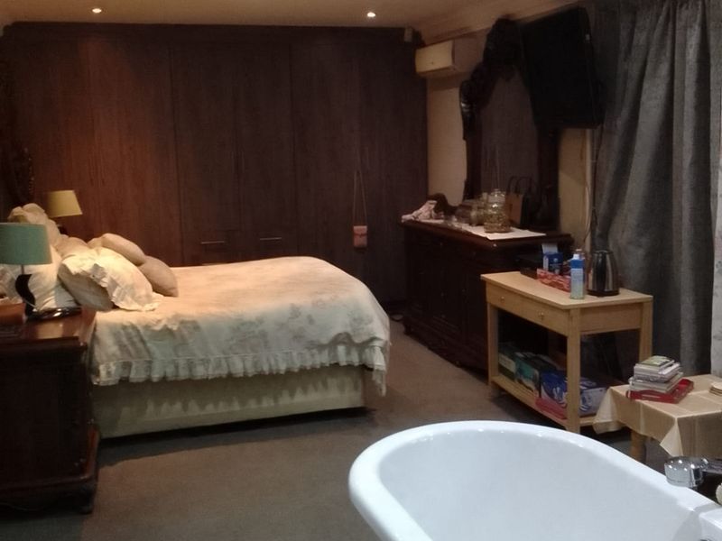 BEAUTIFUL FAMILY 4-BEDROOM HOME - Photo 8