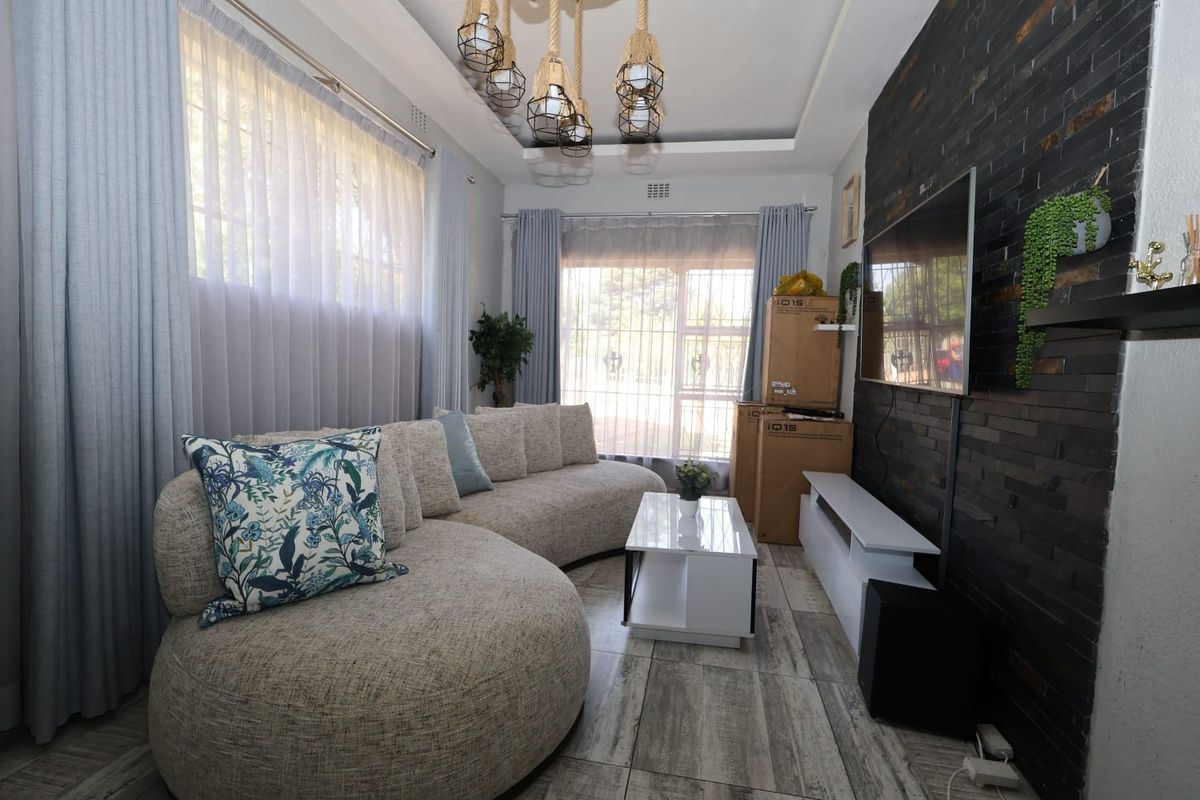 Spacious Family Home with Pool, Covered Patio & Flexible Living - Photo 5