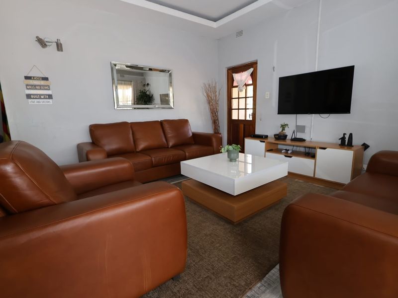 Spacious Family Home with Pool, Covered Patio & Flexible Living - Photo 3