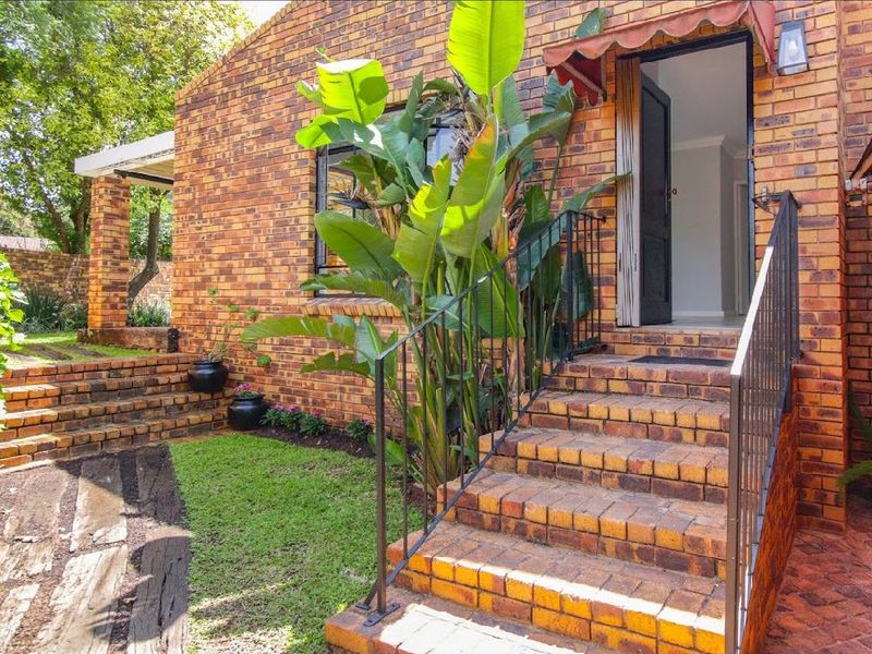 Fully renovated two bedroom, two bathroom home. - Photo 2