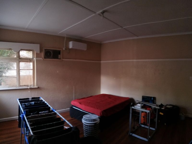 Commercial Property in Uitenhage Central – Live On-Site, Earn Rental Income from Flatlet & Office - Photo 9