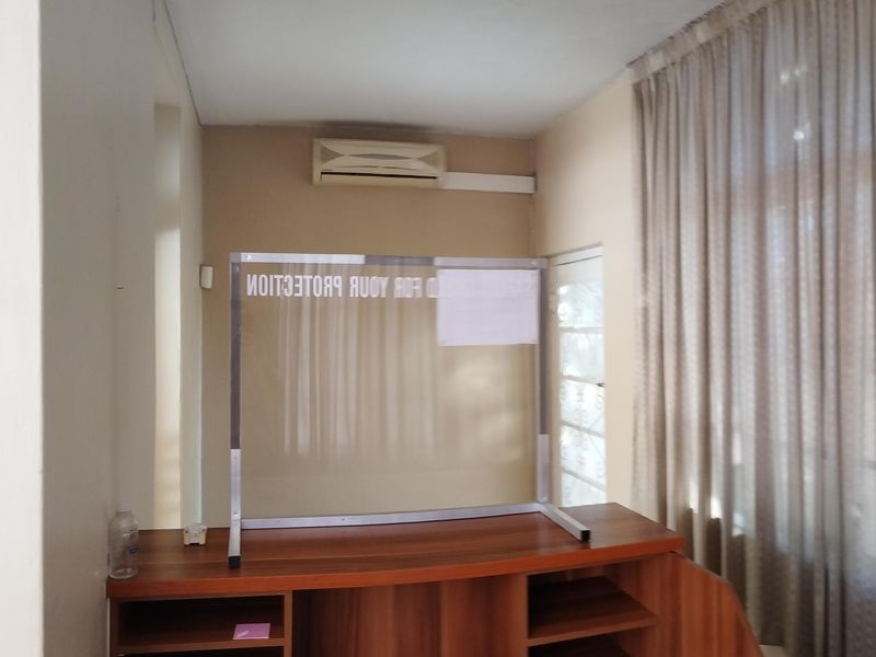 Commercial Property in Uitenhage Central – Live On-Site, Earn Rental Income from Flatlet & Office - Photo 3