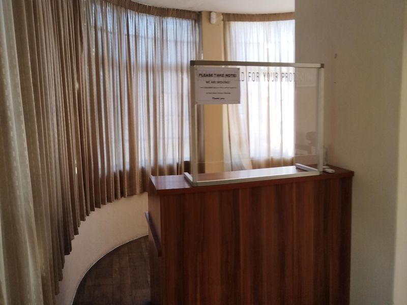 Commercial Property in Uitenhage Central – Live On-Site, Earn Rental Income from Flatlet & Office - Photo 2