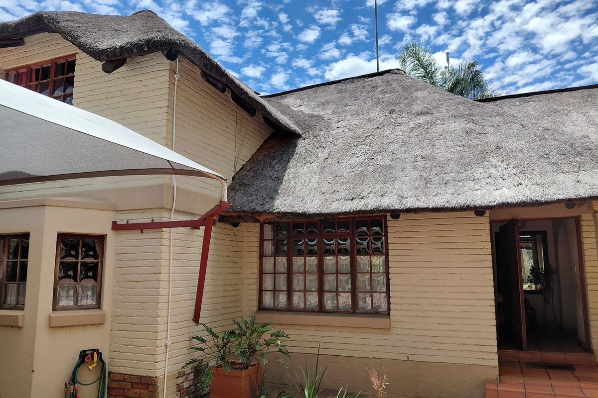 Spacious Family Home or Prime Investment Opportunity in Bendor - Photo 3