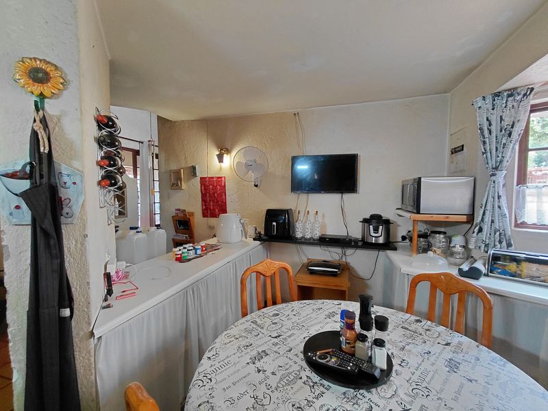 Spacious Family Home or Prime Investment Opportunity in Bendor - Photo 9