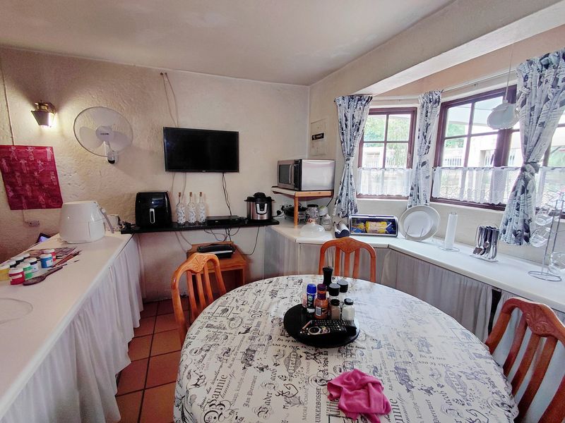 Spacious Family Home or Prime Investment Opportunity in Bendor - Photo 10