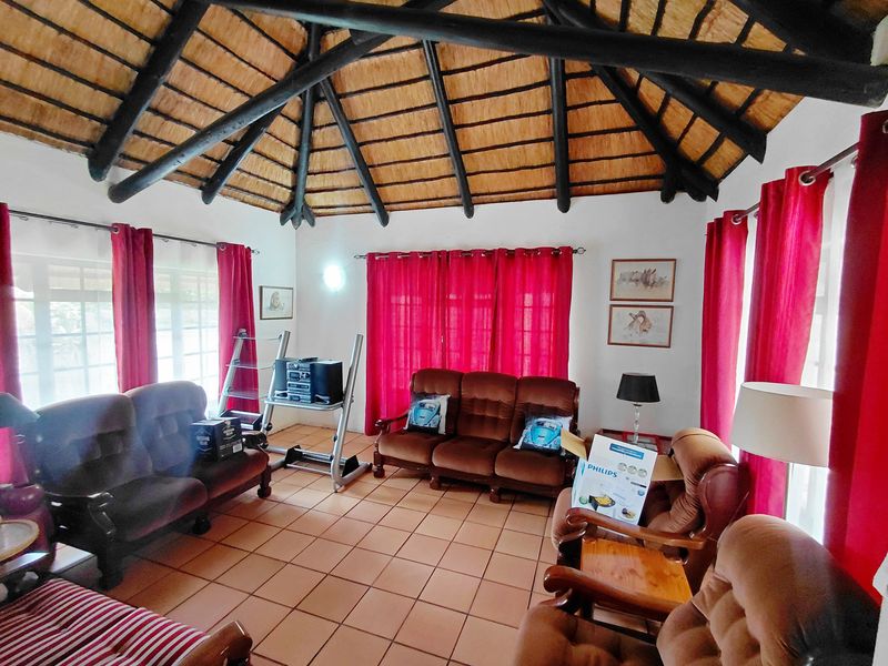 Spacious Family Home or Prime Investment Opportunity in Bendor - Photo 6