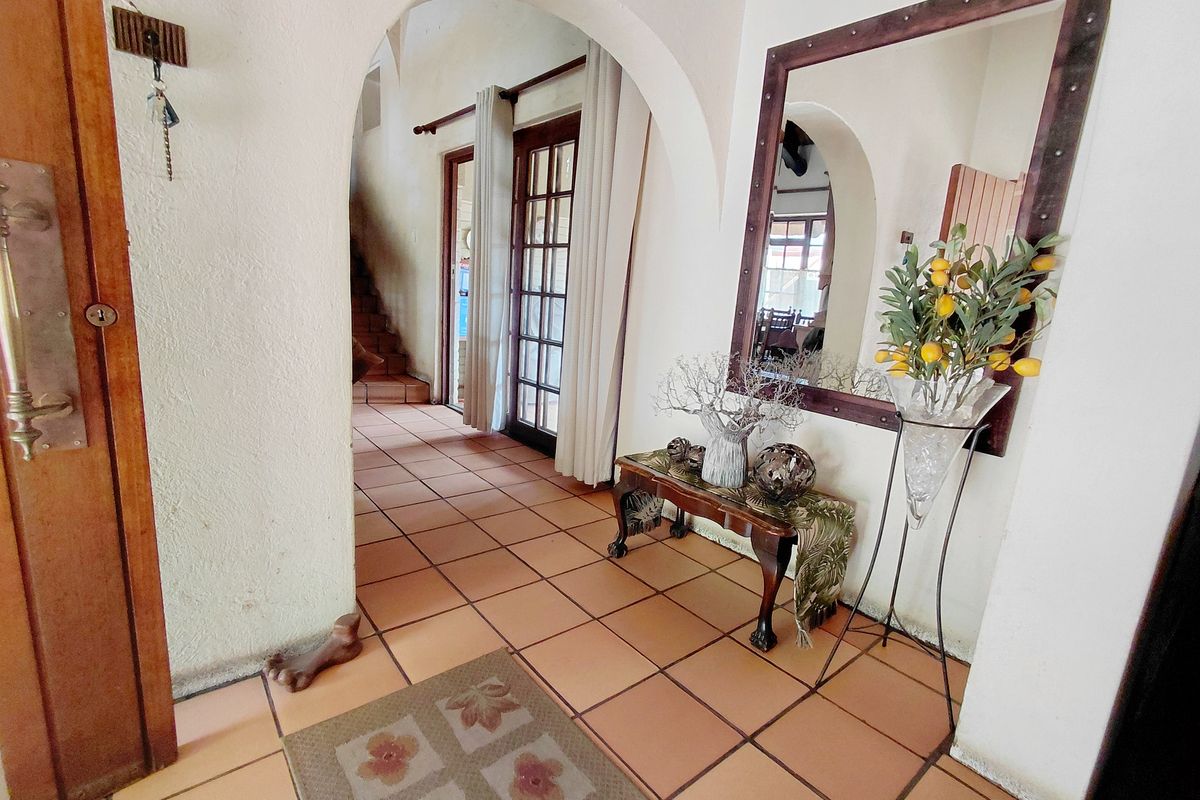 Spacious Family Home or Prime Investment Opportunity in Bendor - Photo 5