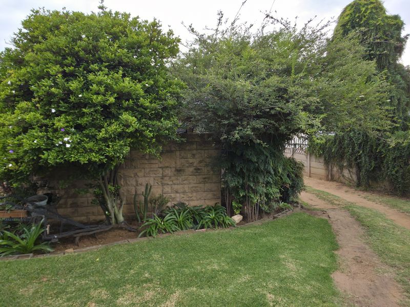 Discover a residence that masterfully balances expansive family living with high-yield investment po - Photo 10