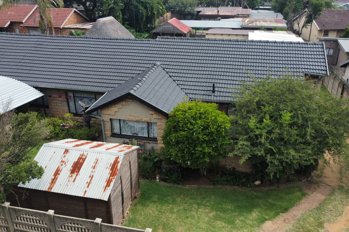 Discover a residence that masterfully balances expansive family living with high-yield investment po - Photo 4