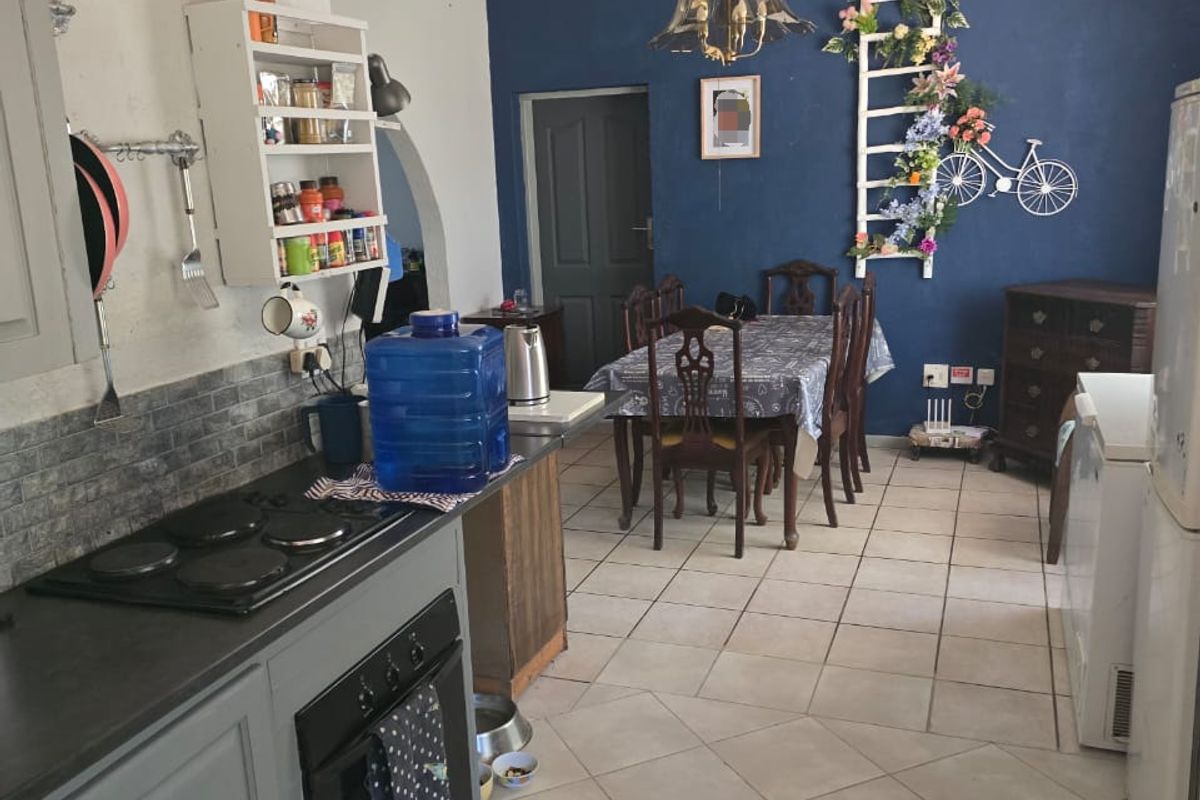 Spacious Family Home with Flatlet, Borehole & Excellent Extras in Prime Location - Photo 3