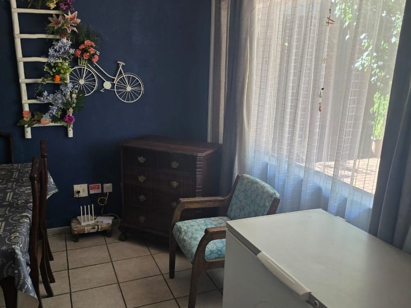 Spacious Family Home with Flatlet, Borehole & Excellent Extras in Prime Location - Photo 7