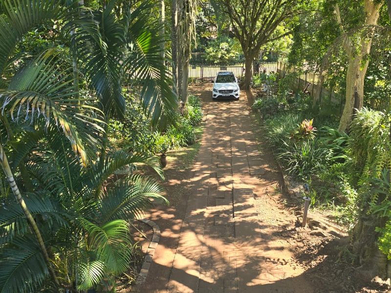 Spacious Family Home with Flatlet, Borehole & Excellent Extras in Prime Location - Photo 2