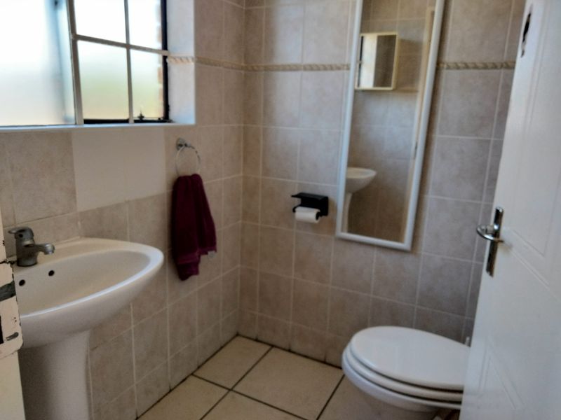 Stylish three bedroom  2.5 bathroom free standing townhouse - Photo 6