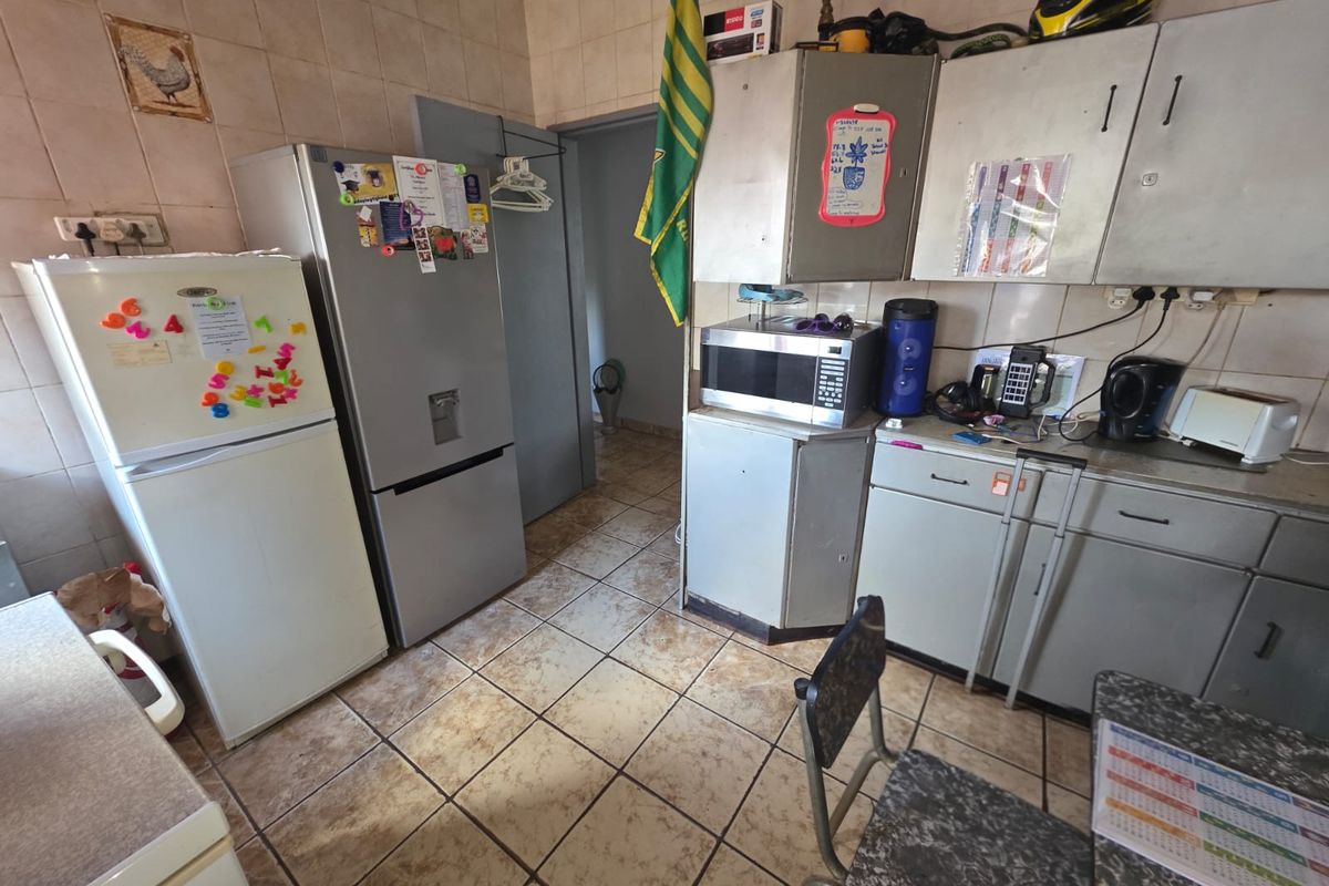 Cosy 3 Bedroom House for Sale in Vanderbijlpark CE1 – Close to CBD - Photo 3