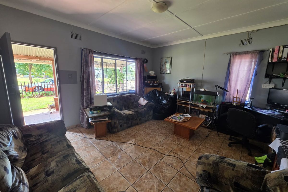 Cosy 3 Bedroom House for Sale in Vanderbijlpark CE1 – Close to CBD - Photo 2