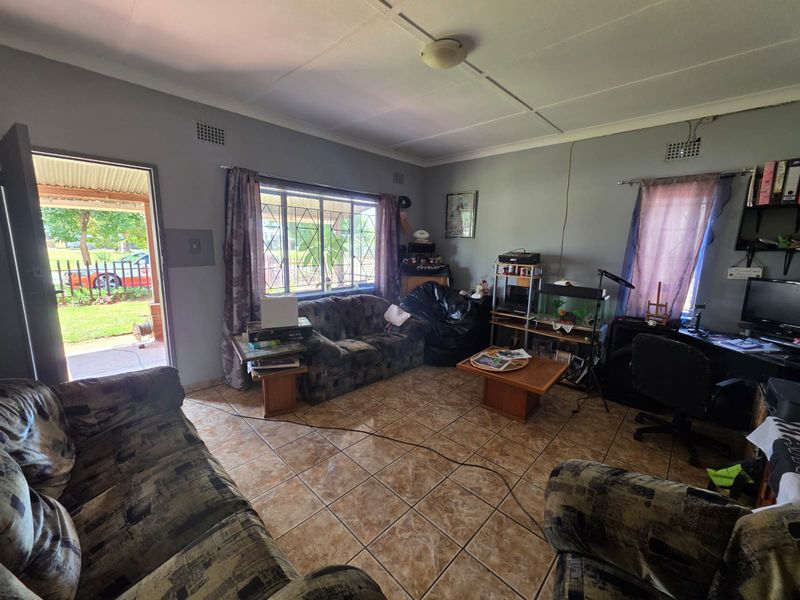 Cosy 3 Bedroom House for Sale in Vanderbijlpark CE1 – Close to CBD - Photo 2
