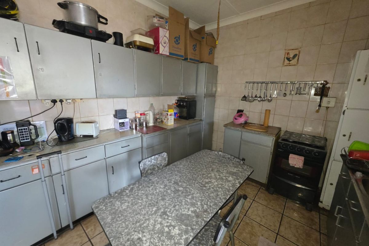 Cosy 3 Bedroom House for Sale in Vanderbijlpark CE1 – Close to CBD - Photo 4