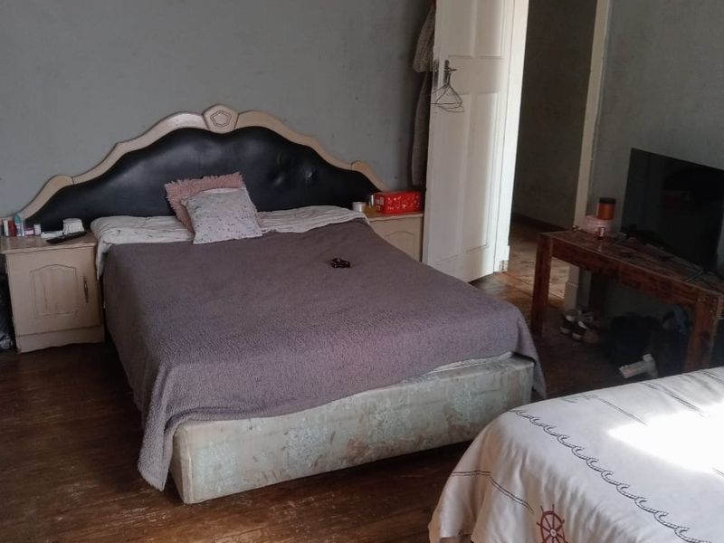 Spacious 4- Bedroom home with a 2-bedroom garden flat - Photo 10