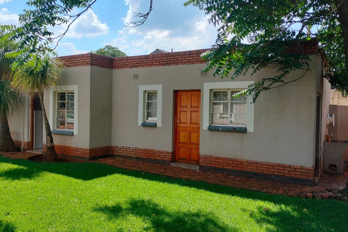 Exceptional Family Home with Granny Flat & Outstanding Extras - Photo 3