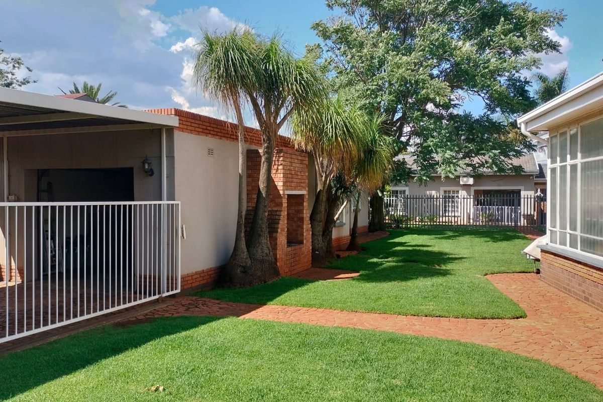 Exceptional Family Home with Granny Flat & Outstanding Extras - Photo 4