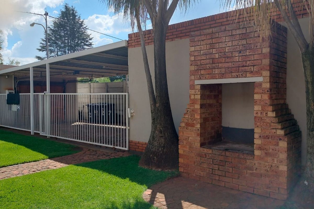 Exceptional Family Home with Granny Flat & Outstanding Extras - Photo 5