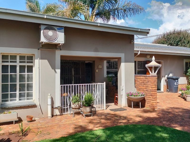 Exceptional Family Home with Granny Flat & Outstanding Extras - Photo 7