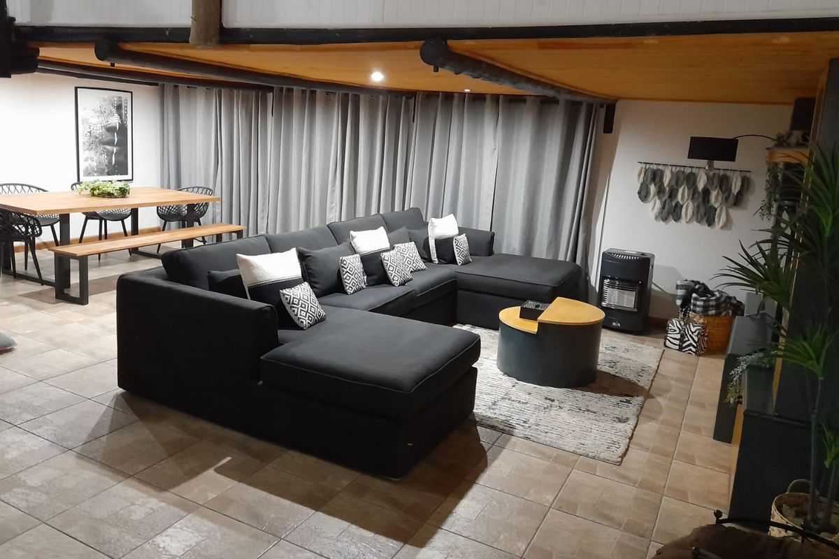 !Elegant Oasis Awaits!  !Discover serenity in this stunning property! - Photo 3