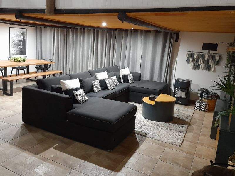 !Elegant Oasis Awaits!  !Discover serenity in this stunning property! - Photo 3