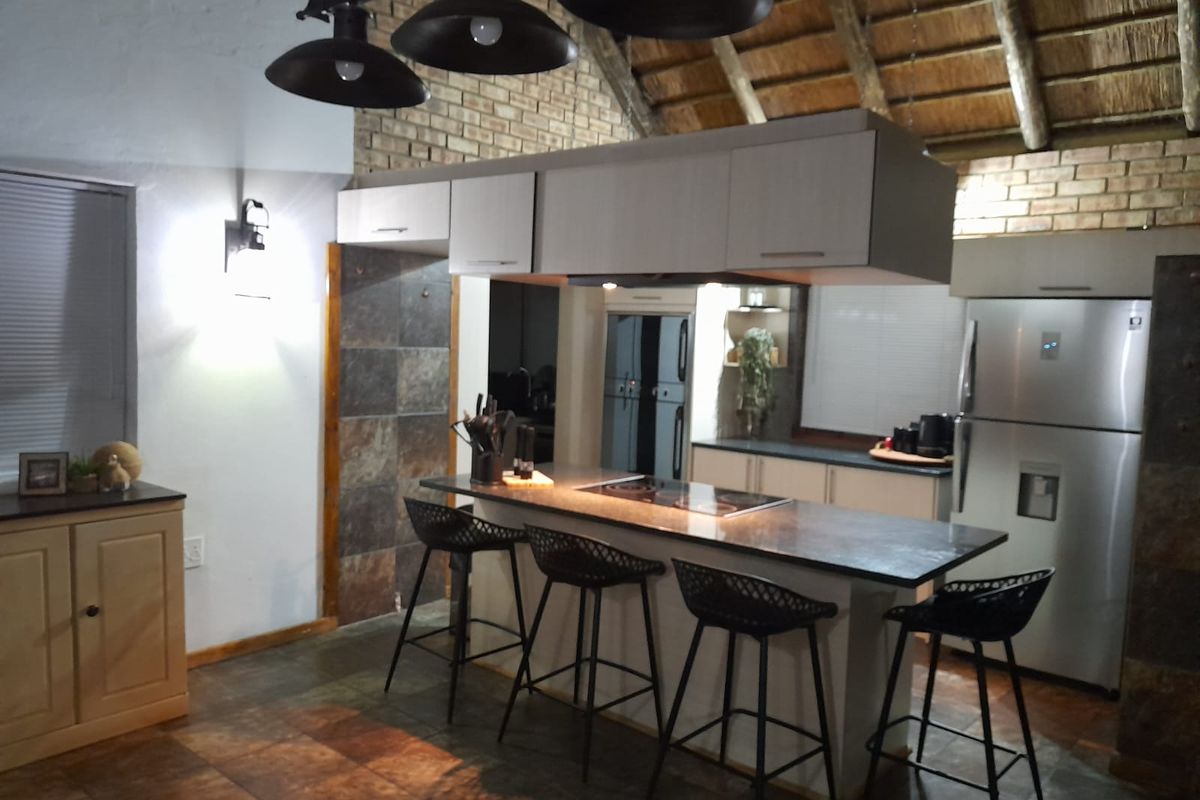 !Elegant Oasis Awaits!  !Discover serenity in this stunning property! - Photo 2