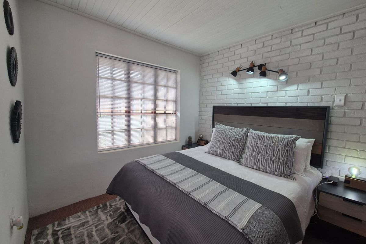 !Elegant Oasis Awaits!  !Discover serenity in this stunning property! - Photo 4