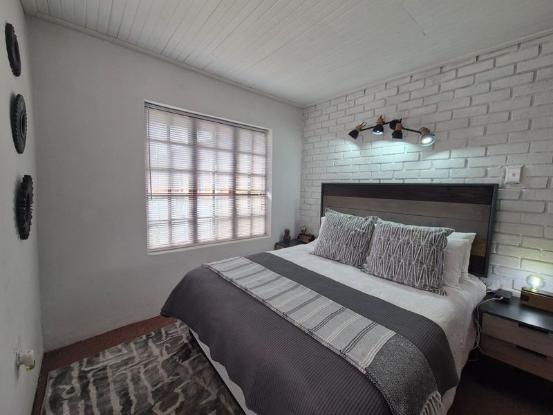 !Elegant Oasis Awaits!  !Discover serenity in this stunning property! - Photo 4