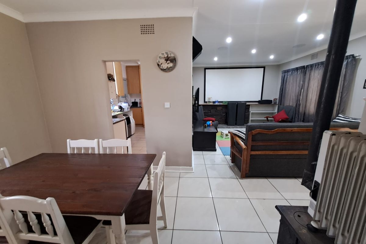 COZY BARGAIN FAMILY HOME IN Three Rivers – PRICED TO SELL! - Photo 3